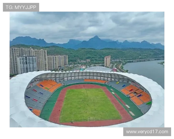 张家界足球队奋勇前行 攻守平衡助力本土足球崛起 张家界足球队奋勇前行 攻守平衡助力本土足球崛起