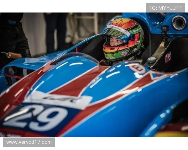 深圳足球队在耐力排行榜中荣登第五名展现出色竞技状态与团队实力