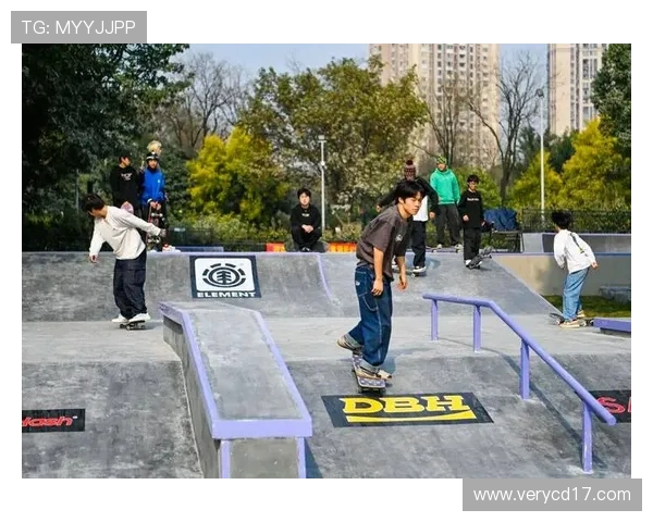 重庆滑板队的边路渗透策略与滑板文化的深度融合探讨