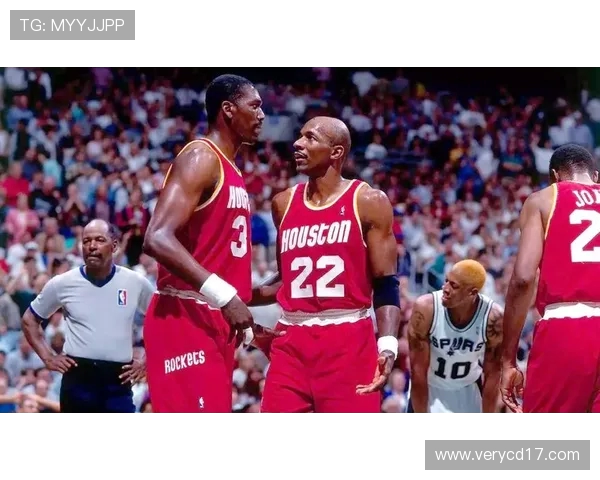 哈基姆奥拉朱旺的传奇生涯与他如何改变篮球内线技术格局 哈基姆奥拉朱旺的传奇生涯与他如何改变篮球内线技术格局