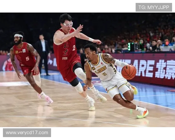 山东队与广厦队的精彩对决最终比分揭晓，谁能笑到最后呢